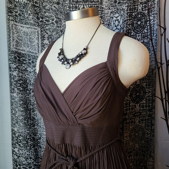 WHBM...STUNNING DRESS - Picture 2 of 6